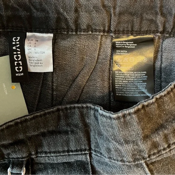 H&M Women Denim Black Pleated Mini Skirt with Removable Chain Detail Size 6 Punk - Picture 10 of 10